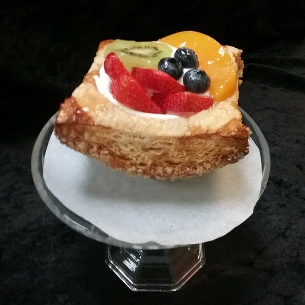 nolands-cakes-fruit-strudel-pleasanton